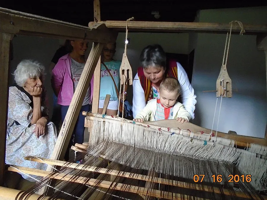 Деца и възрастни учиха дърворезба в Банско