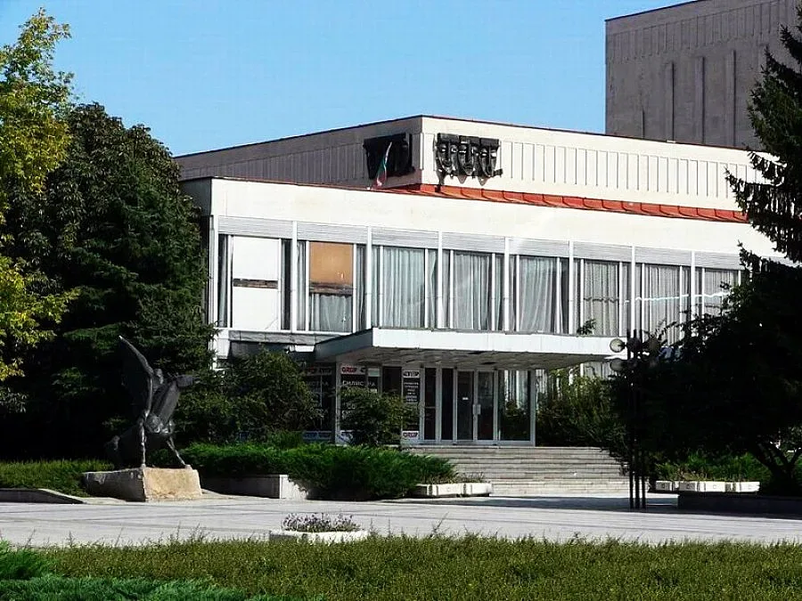 Театърът в Силистра пусна билети „3в1”