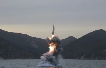 Северна Корея изстреля три балистични ракети 