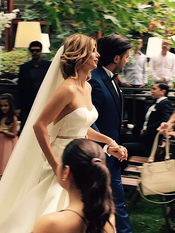 Цял свят се диви по булката Цвети