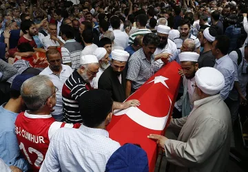 Задържаха главия военен съветник на Ердоган