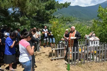 Нашенци и сърби празнуваха край магнетичен бор