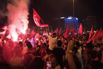 Хиляди излязоха по улиците в Турция