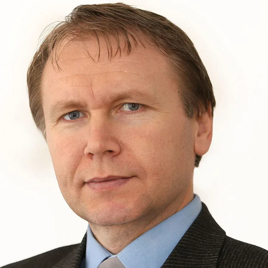 Пълните площади спряха преврата   