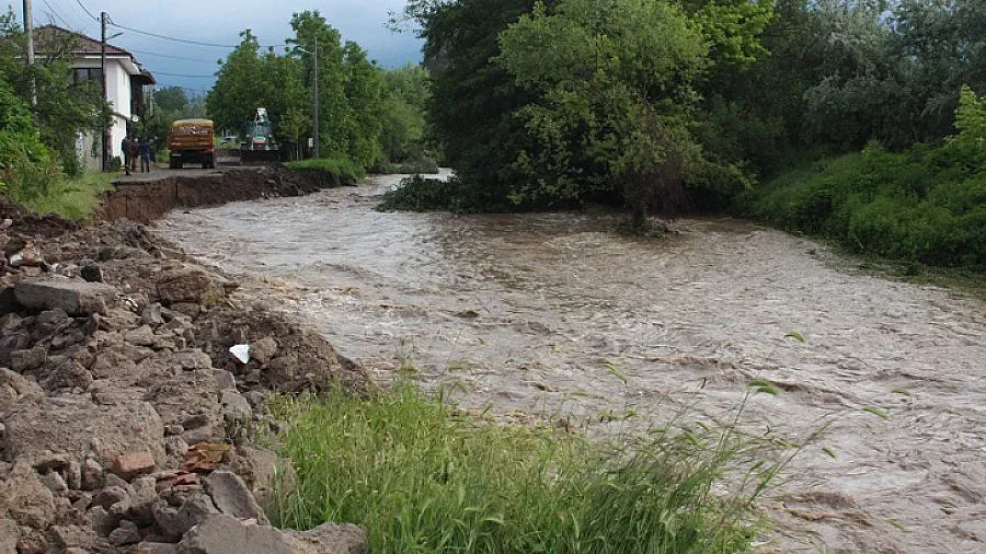 Порои и частично бедствено положение в Карловско