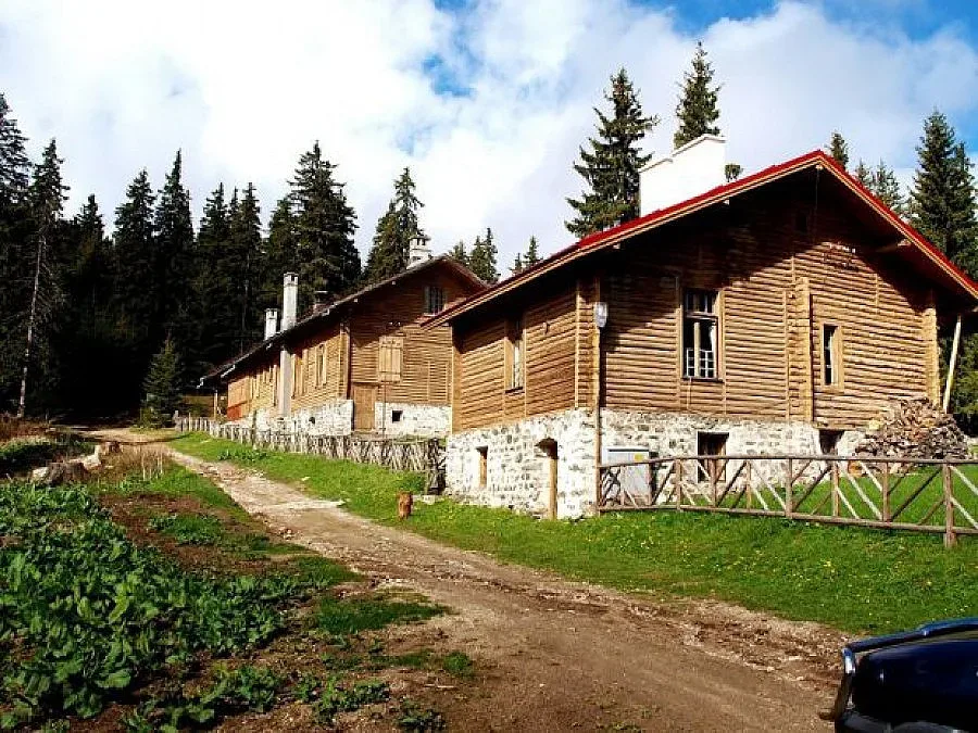 Държавата си взима от  царя още един дворец