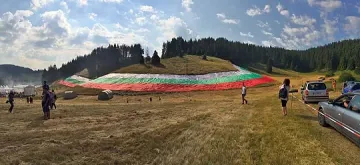 Рожен с минута мълчание в памет на жертвите 