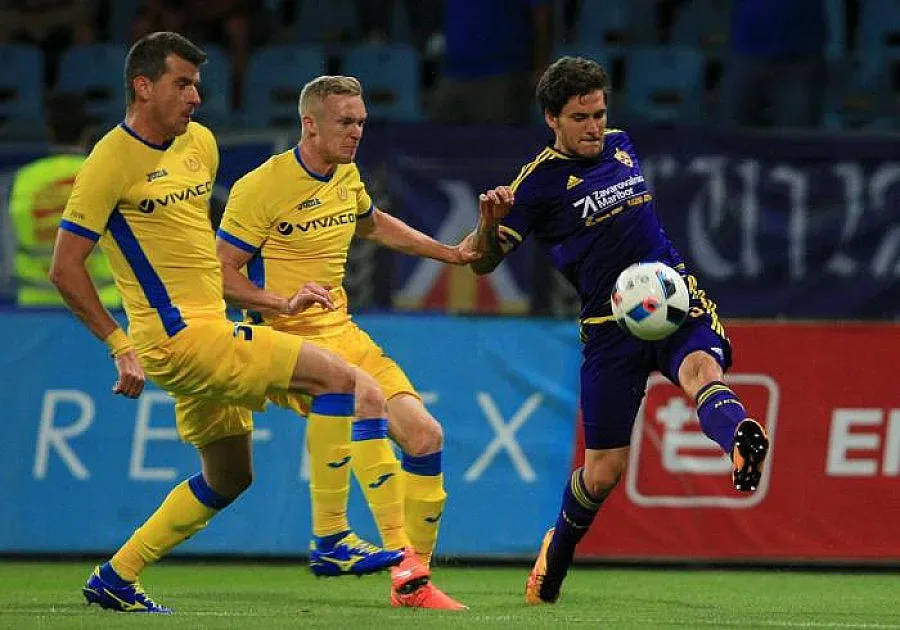 Истерия за билети разтресе сините