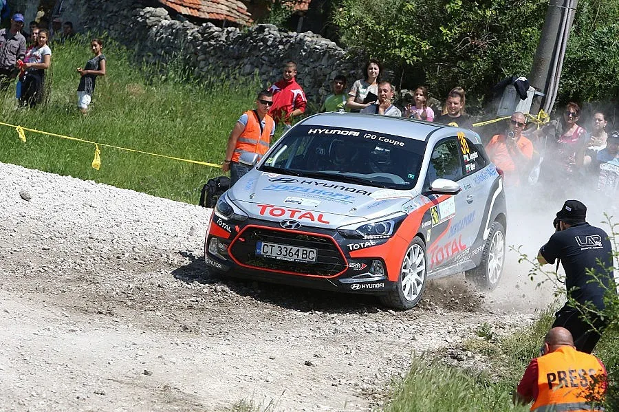 Хюндай рейсинг трофи атакува рали "Твърдица- Елена"