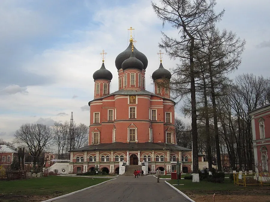 В манастира на Донските казаци
