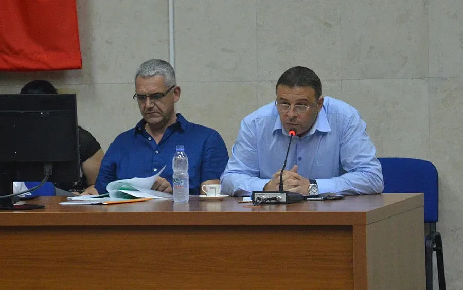 Садят нови дървета край кръговото кръстовище в Благоевград