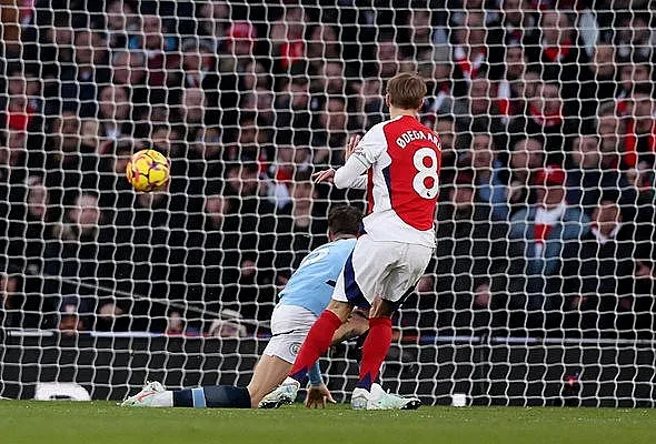 Манчестър Сити се провали, Арсенал се катери нагоре