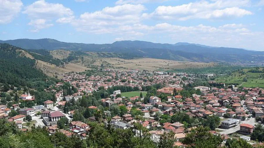 Белица с паметен знак за загиналите в Първата световна война