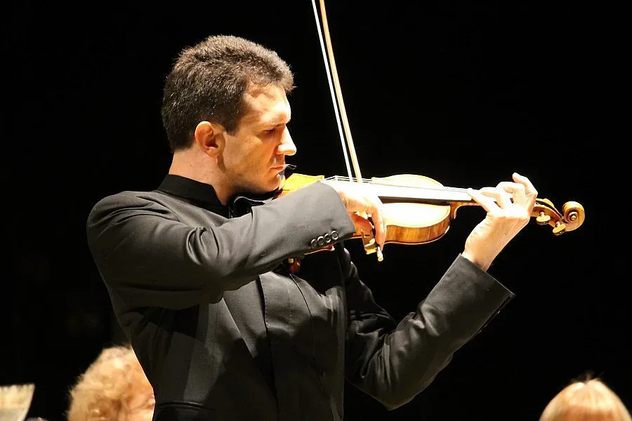 3-вековен „Страдивариус" звучи на морския бряг