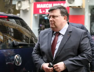 Цацаров: Слънчев бряг е държава в държавата