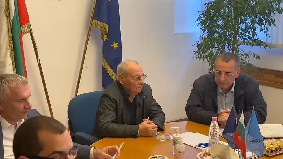 Дерибеите на Доган се хванаха за гушите. Бесен скандал за пари