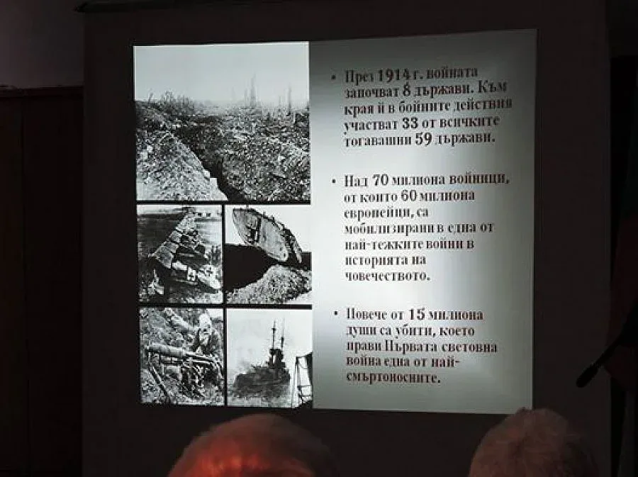 Белица с паметна плоча за загиналите във войната