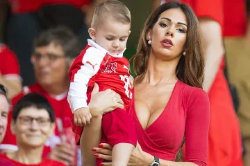 Мокри сънища отсрамиха мъжете си на Евро 2016