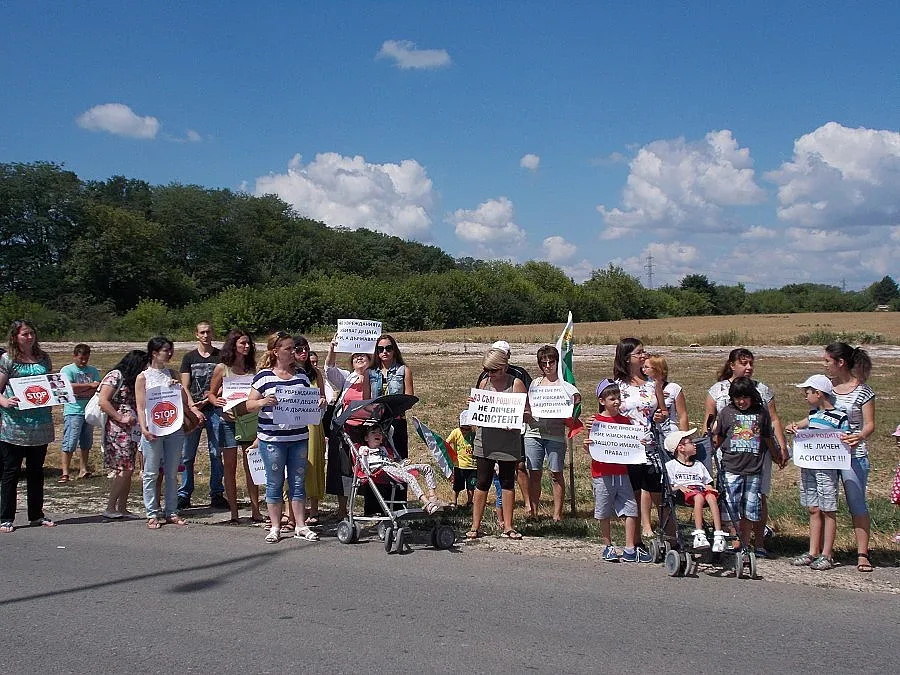 Майки на болни деца искат гарантиран доход