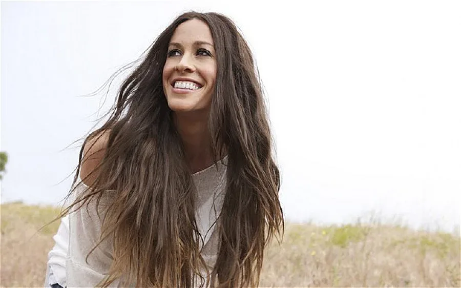 Аланис роди на 41