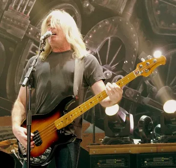 AC/DC останаха и без басист 