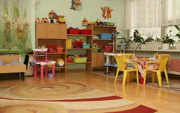 Ругаят деца в яслата