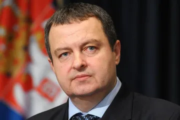 Сръбски министър пя на албанския премиер