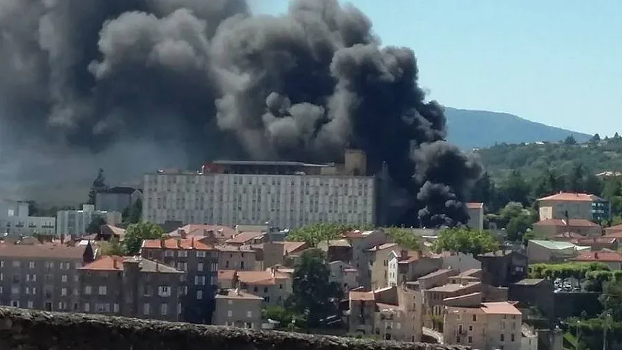 Експлозии във френска болница 