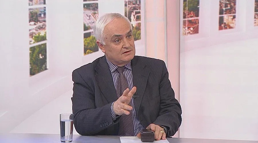 Генералско рамо за Ненчев