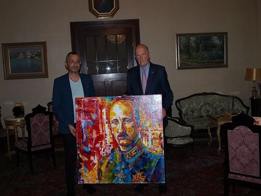 Медиен съветник нарисува портрет на Симеон II