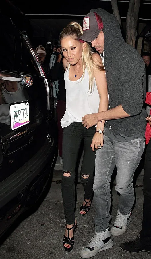 Иглесиас и Курникова щракнати от папараци