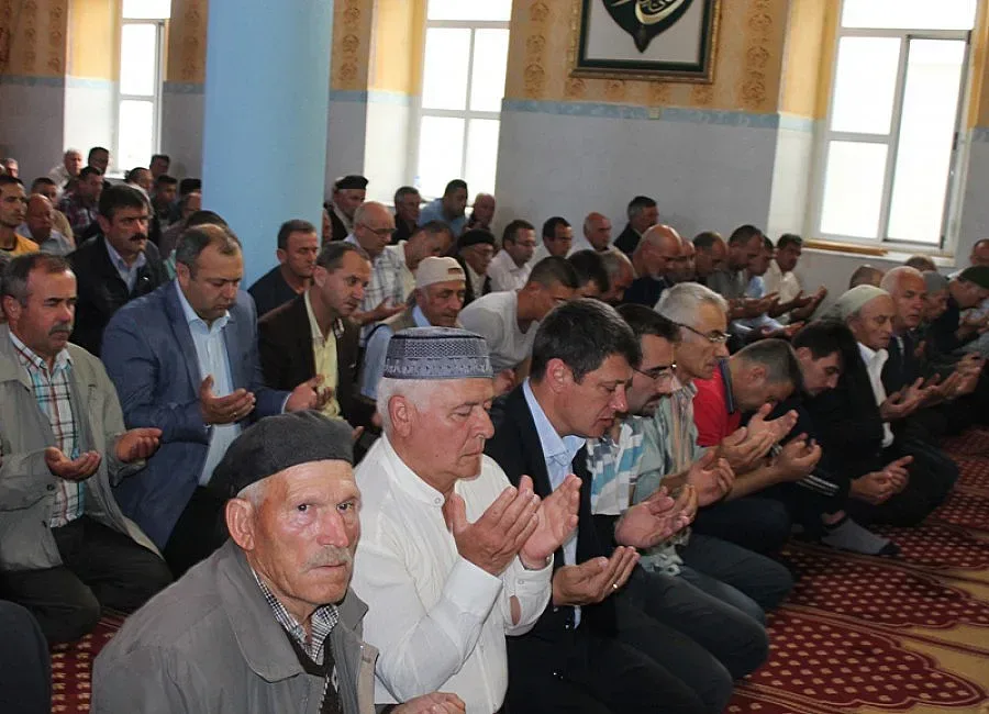 Стотици в Източните Родопи празнуват Рамазан Байрам 