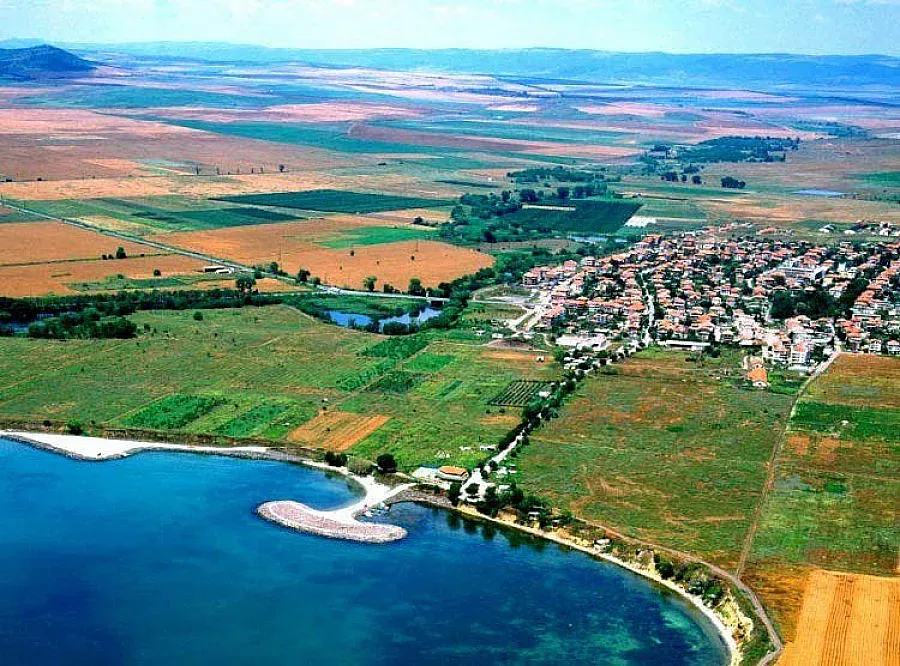 Нелегален склад за алкохол откриха в Ахелой