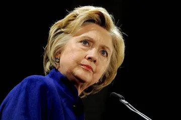 WikiLeaks публикува стотици имейли на Клинтън