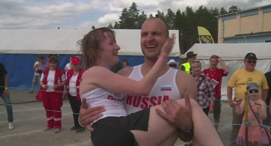 Нов шампион по носене на съпруги