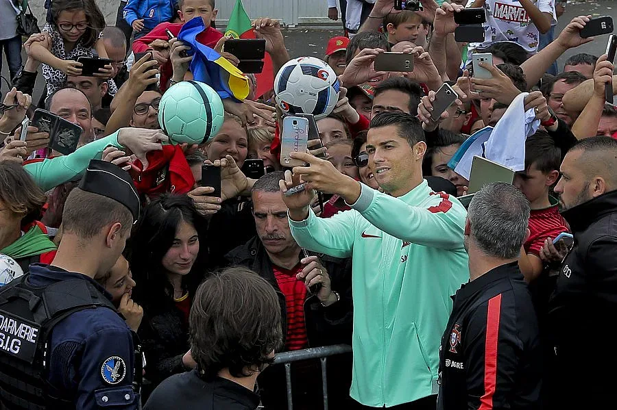 Превърнаха Роналдо в Грозното пате