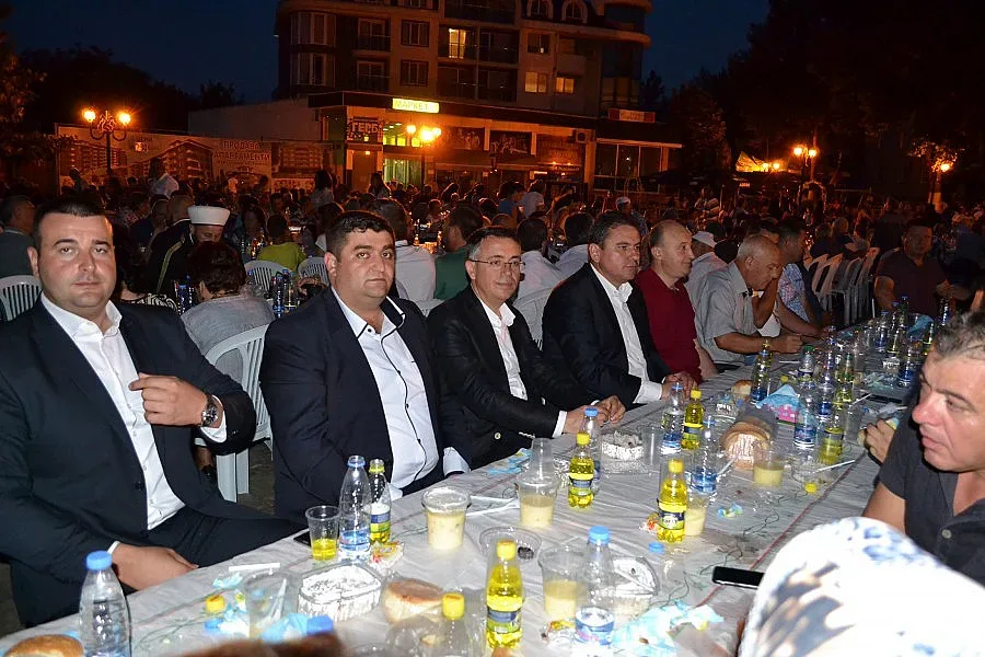 Над 2000 на ифтар в центъра на Момчилград