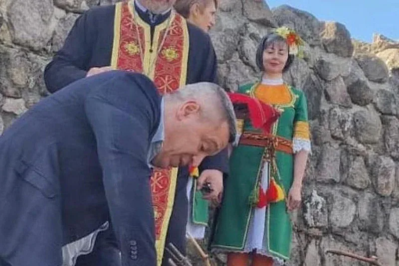 Трифон Зарезан. Министър отиде при Чудото на Родопите