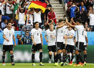 Уникална драма прати Германия на полуфинал