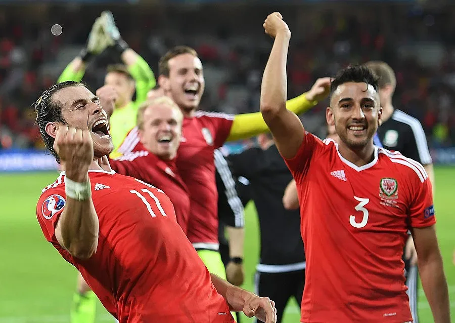 Уелс посвети успеха на починал бивш селекционер