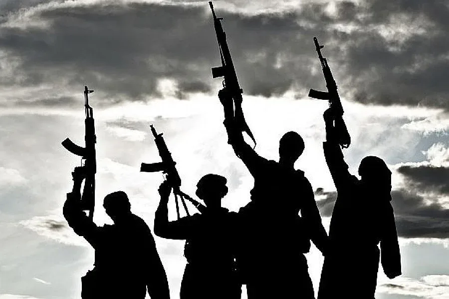 17 терористи влезли в Европа като бежанци