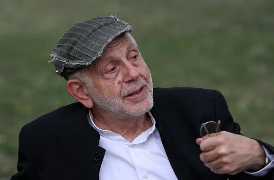 Ицко Финци:   Забранявах си интимности в театъра