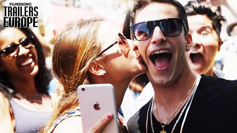 Ринго Стар и Адам Левин в музикална комедия  