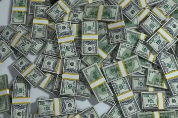 Откриха $2 млн. кеш в дома на наркодилъри