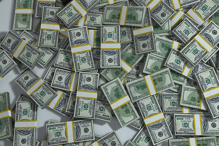Откриха $2 млн. кеш в дома на наркодилъри