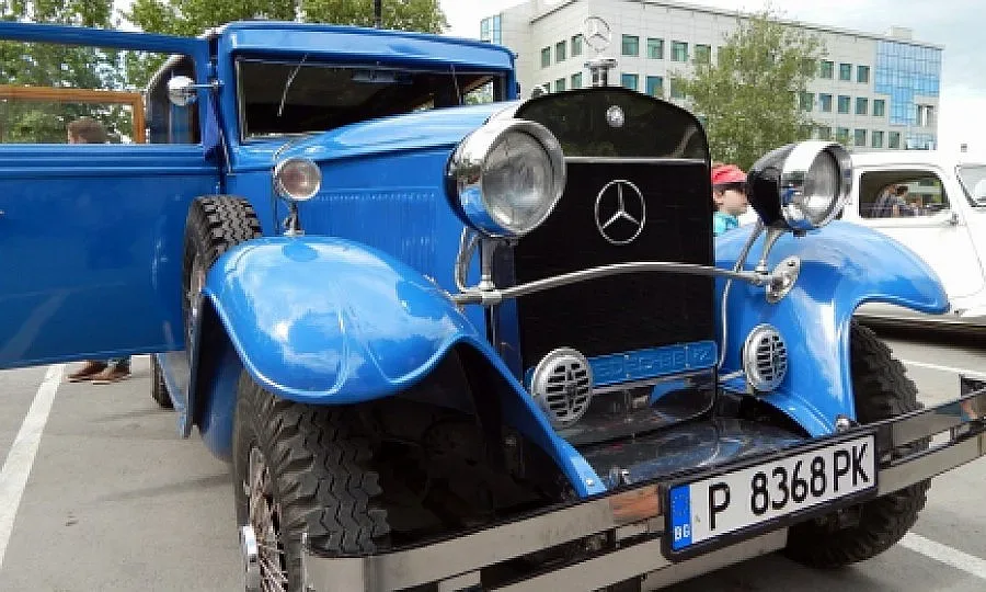 Половинвековна "Пагода" на ретропарада в Бургас