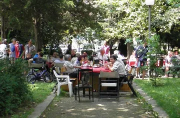 Перник с курбан срещу трусове