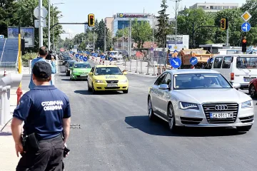 Камиони и ремонти ни тормозят по пътя към морето