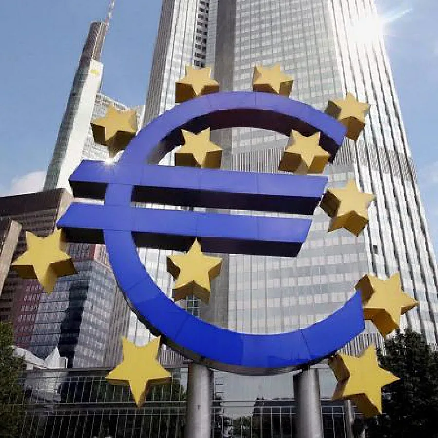 "Дейли Експрес": ЕК иска бърза смяна на лева с евро