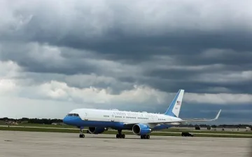 Затвориха базата на Air Force 1 заради стрелба 